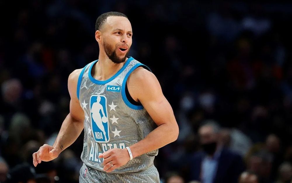 哈兰德的牺牲：曼城3-2绝杀利兹联，他全场仅1射门的背后意义（哈兰德仅1次射门仍成全曼城3-2绝杀利兹：低数据背后的牺牲与价值）