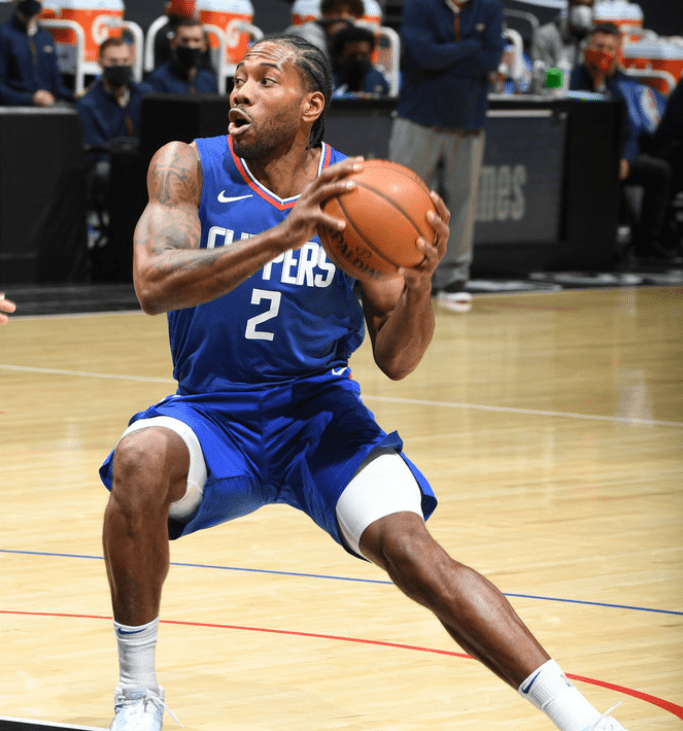 亚足联官方：成都蓉城因在亚冠单场5人染黄被罚款2500美元（亚足联通报：成都蓉城因亚冠单场5黄被罚2500美元）