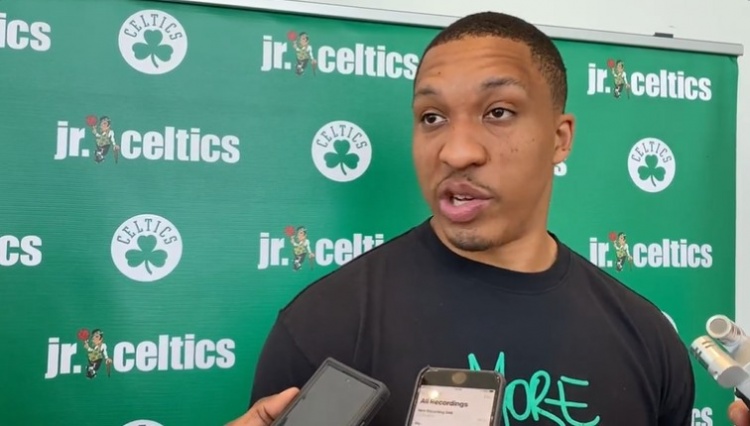 半场：皇马0-0巴列卡诺，比赛平淡，维尼修斯造险（半场战报：皇马0-0巴列卡诺，场面平淡，维尼修斯制造威胁）