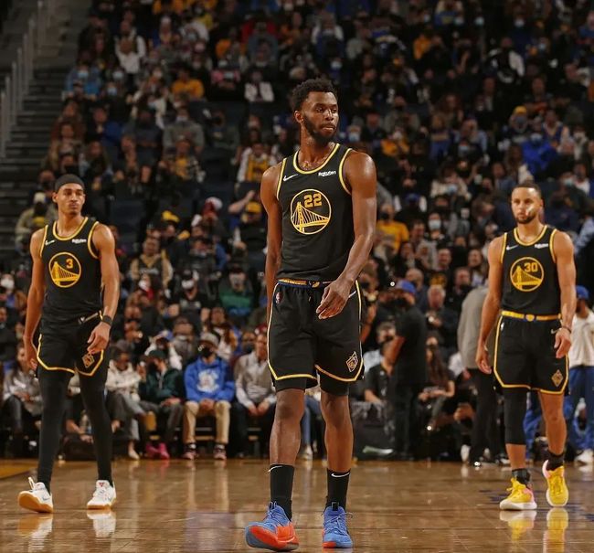 足球欧冠决赛将首次引入AI裁判辅助系统（AI裁判辅助系统将首次亮相欧冠决赛）