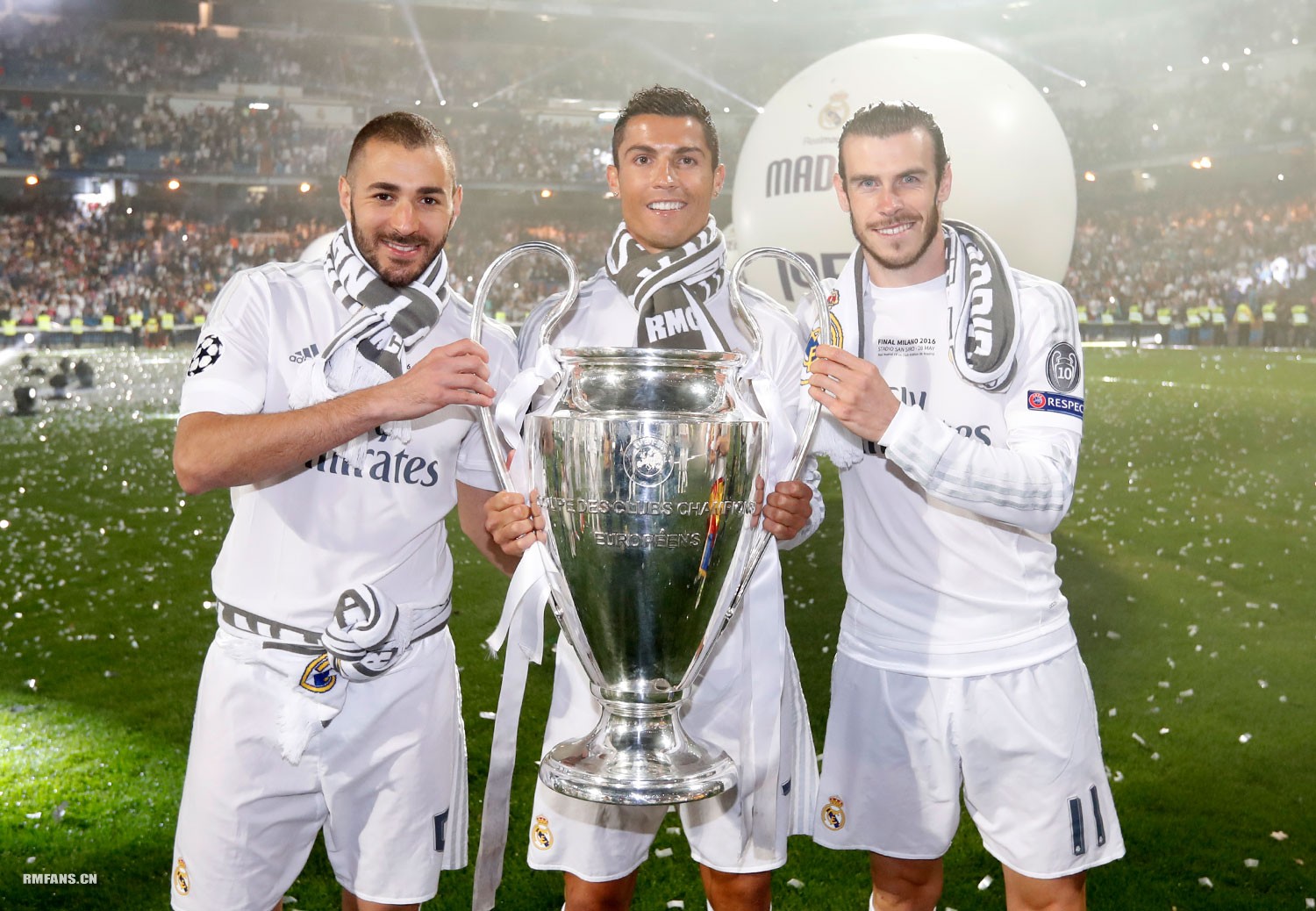 哈兰德晒与母亲、哥哥合照：老大、我和我哥